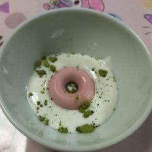 抹茶と苺チョコでヨーグルトデザート